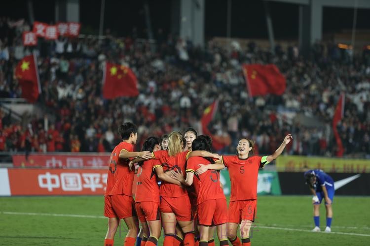 中国U-15女足选拔队组织家长开放日活动 中国U-15女足选拔队组织家长开放日活动